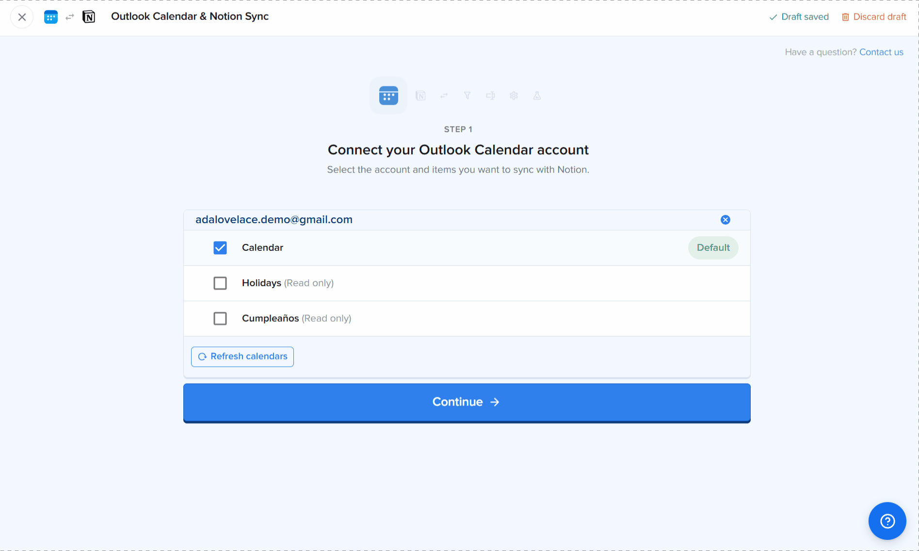 Démonstration animée de l'étape 1 de l'assistant 2sync montrant le sélecteur de comptes Outlook Calendar avec les cases à cocher Calendar, Holidays et Birthdays, un badge Default, un bouton Refresh calendars et un bouton Continue
