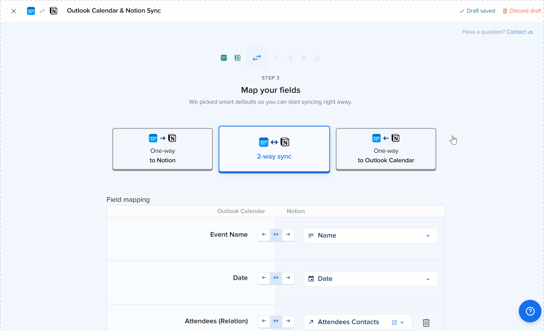 Démonstration animée de l'écran de mappage des champs 2sync pour l'automatisation Outlook Calendar, montrant le sélecteur de direction One-way to Notion / 2-way sync / One-way to Outlook Calendar en haut et les lignes de mappage par champ avec leurs flèches directionnelles