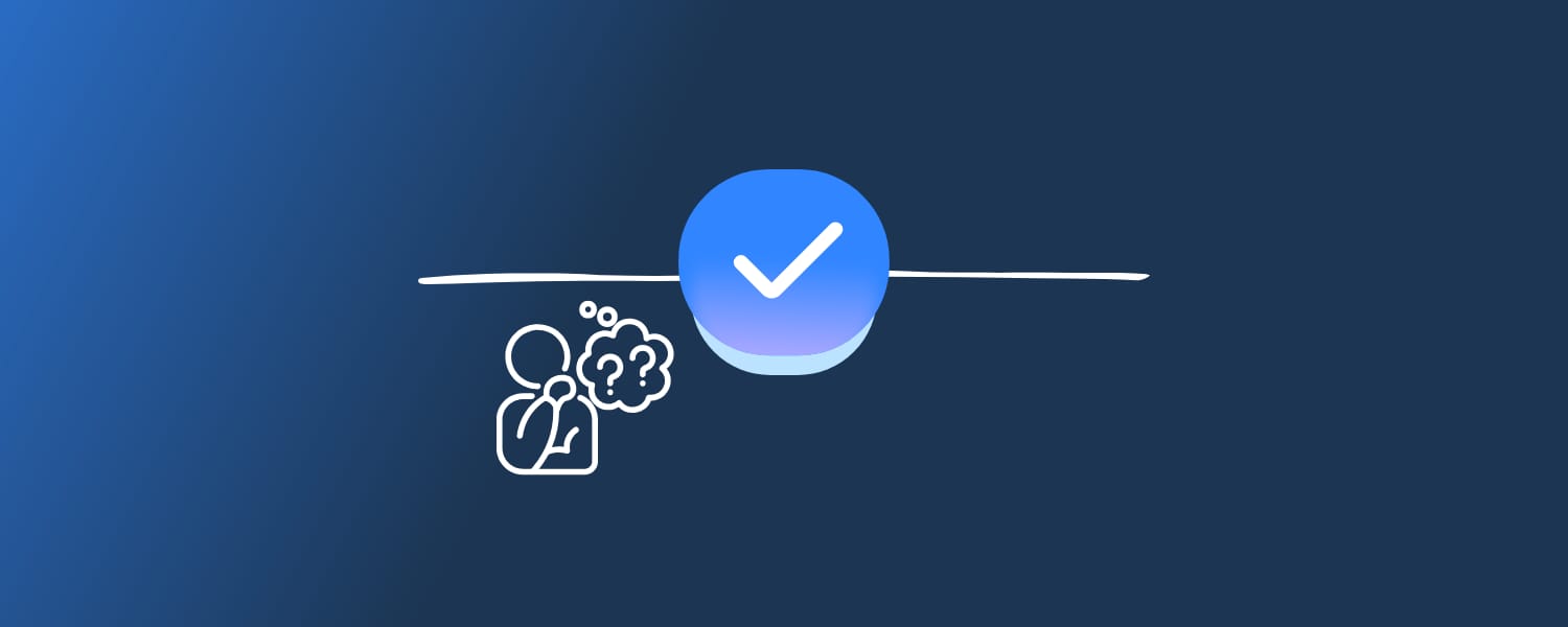 Utilisateur pensif avec une bulle d'interrogation à côté de l'icône cochée de Google Tasks en dégradé bleu, sur un fond bleu marine