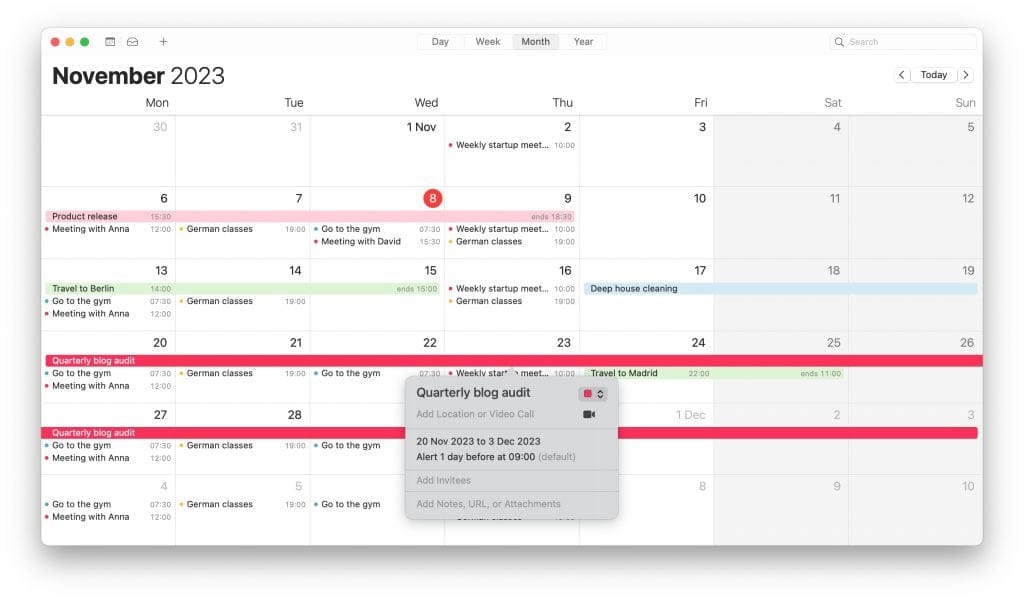 macOS의 애플 캘린더 월간 보기, 색상으로 구분된 일정과 열린 이벤트 카드.