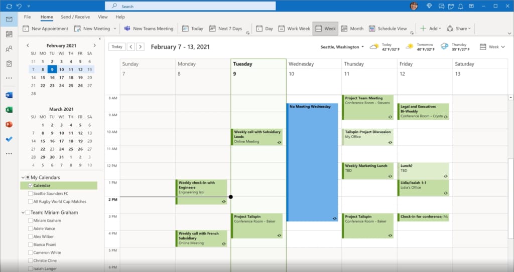 Outlook의 디지털 캘린더 화면 스크린샷. 회의나 마감, 각종 이벤트가 일정으로 표시되어 있으며, 업무 관련 프로젝트와 미팅이 중심이 되어 있다.
