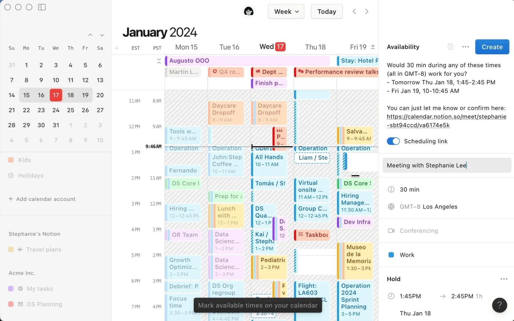 Panneau de disponibilités de Notion Calendar à côté d'une grille semaine ombrée, avec un message prêt à envoyer qui propose deux créneaux, un lien de réservation et l'option de lien d'invitation activée
