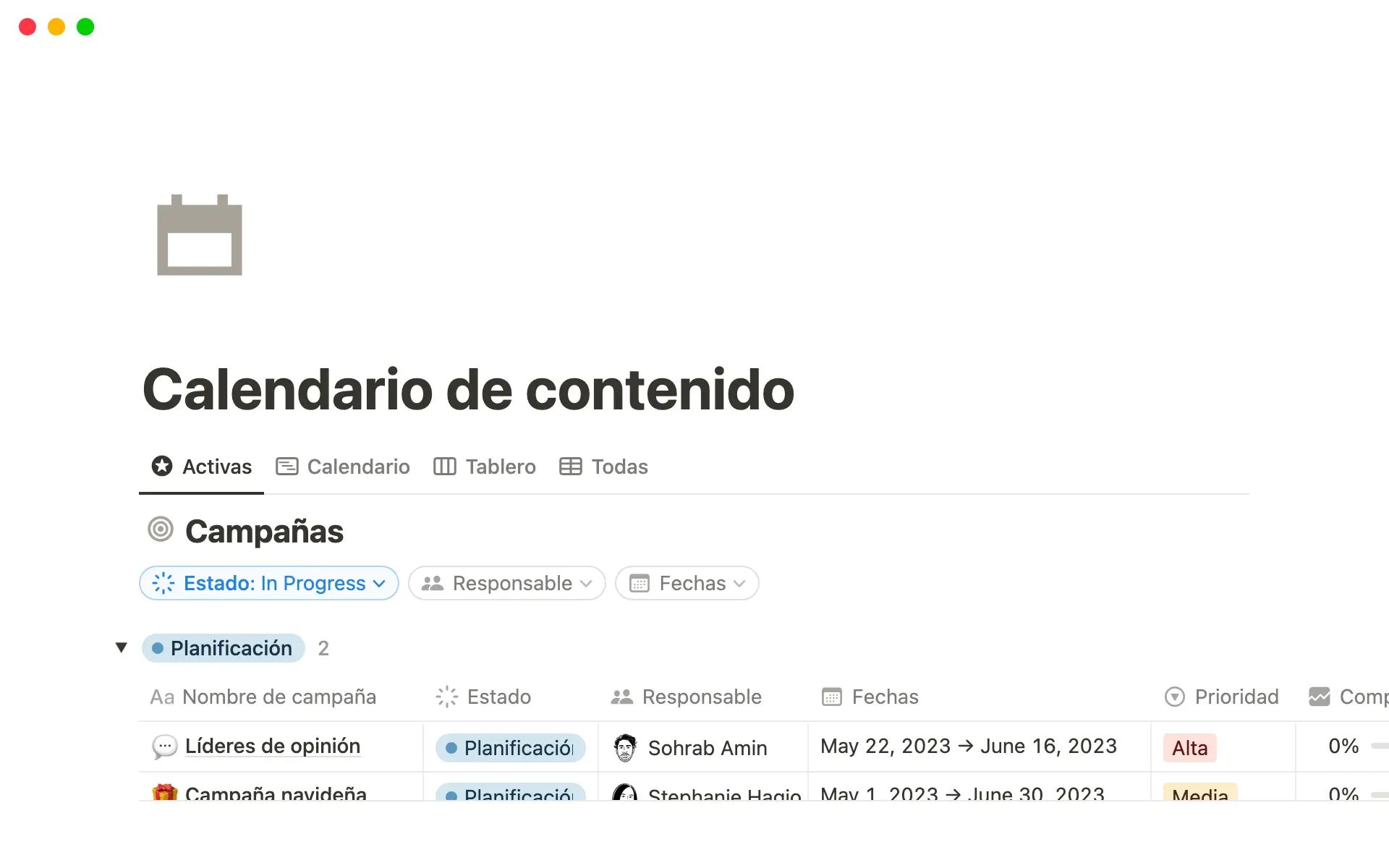 Captura de pantalla de un calendario de contenidos para Notion en español, que muestra los detalles de la planificación de la campaña con columnas para el estado, la persona responsable y las fechas.
