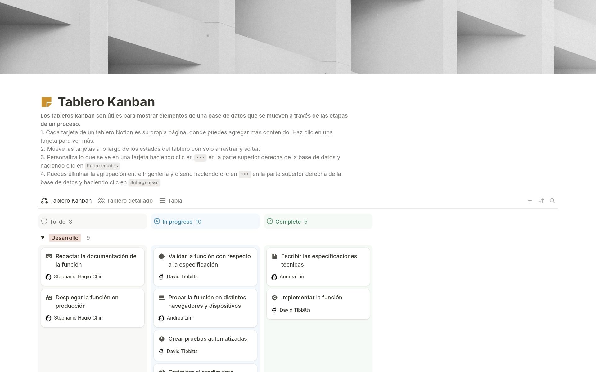 Plantilla de tablero Kanban de Notion con tareas en tres columnas: Por hacer, En curso y Completada, con tarjetas de tareas en cada columna