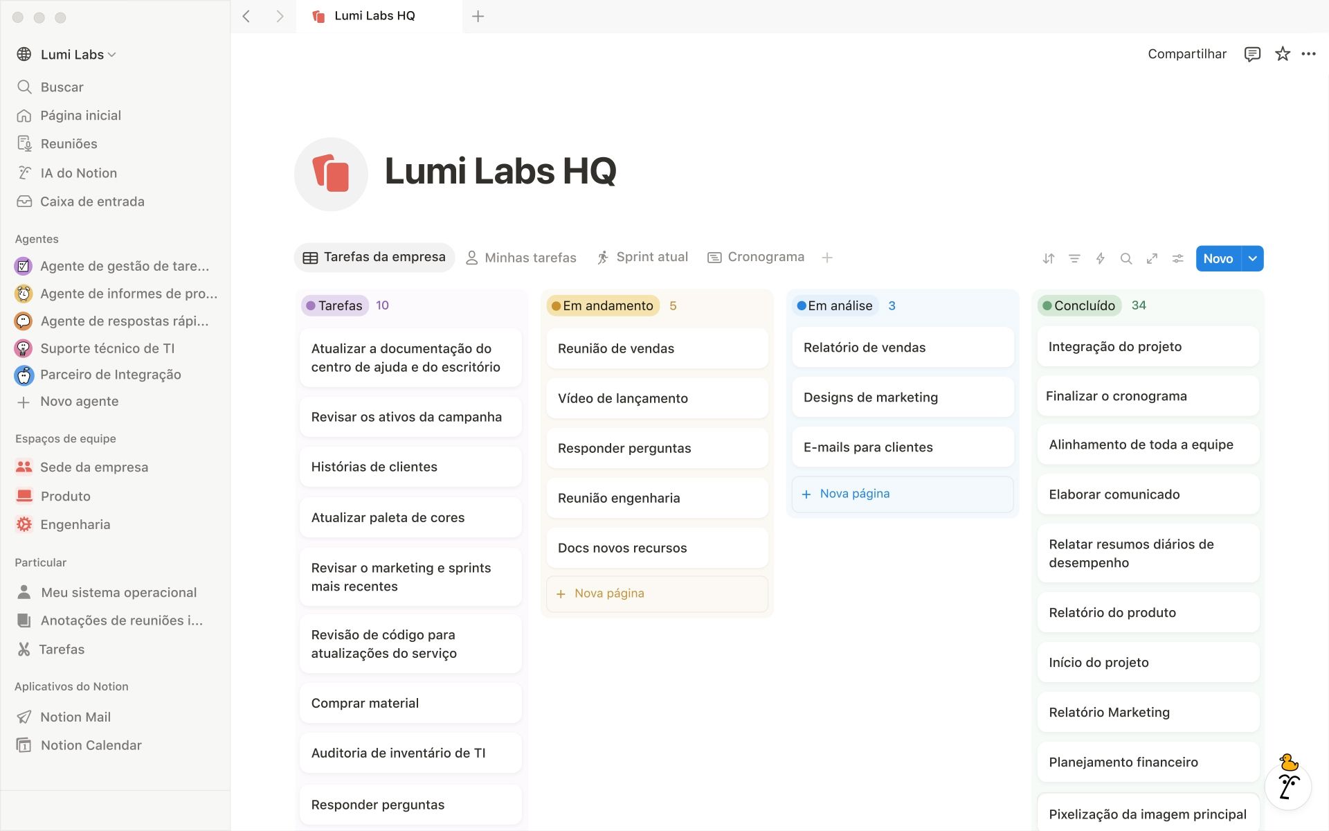 Workspace do Notion em português, com uma lista de agentes na barra lateral e um quadro de tarefas com quatro colunas de status