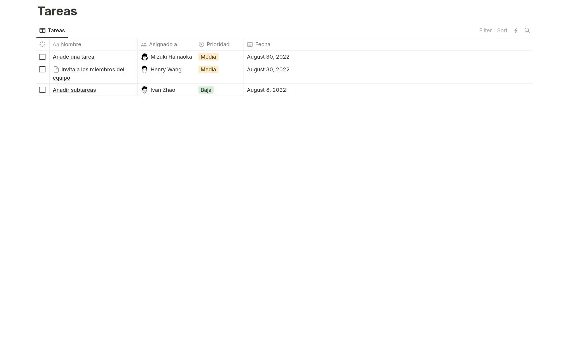 Plantilla de lista de tareas para Notion oficial con cuatro tareas, usuarios asignados, etiquetas de prioridad y fechas, todo ello perfectamente mostrado en formato de tabla sobre un fondo blanco.