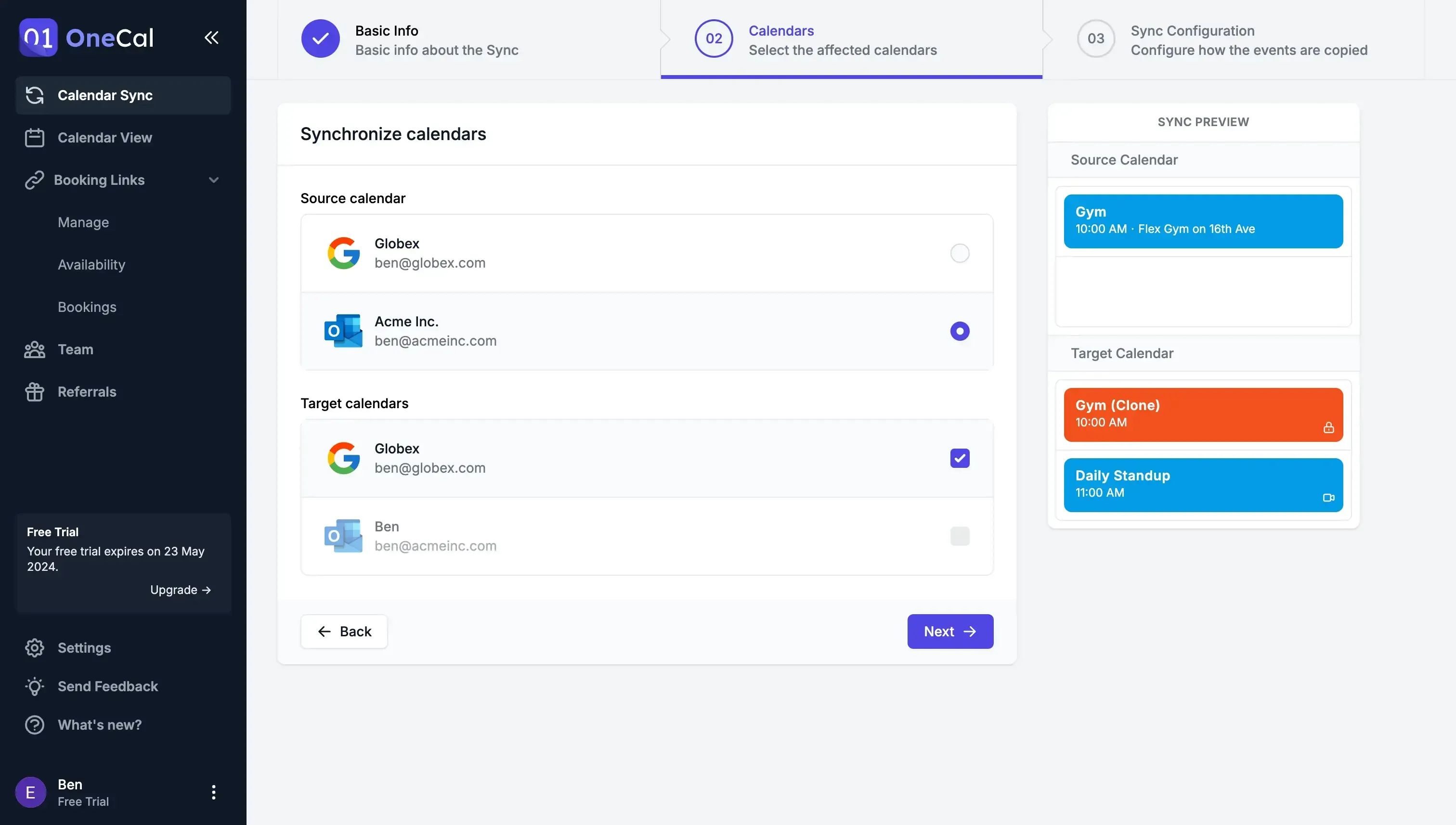 Asistente de sincronización de OneCal en el paso Calendars, con una cuenta de Google y otra de Outlook como origen, casillas de calendarios de destino y un panel de vista previa donde el evento aparece copiado como Gym (Clone).