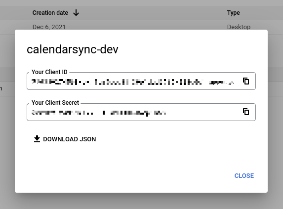Ventana de la consola de Google Cloud para un cliente OAuth llamado calendarsync-dev, con el identificador y el secreto de cliente tapados sobre un botón Download JSON.