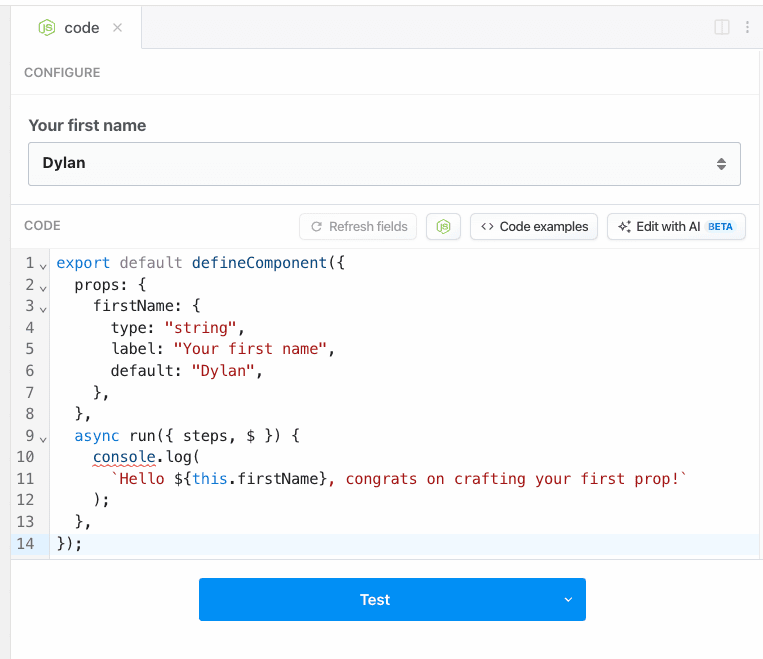 설정된 prop 필드와 defineComponent 코드 블록, Code examples와 Edit with AI 버튼이 보이는 Pipedream Node.js 코드 단계.